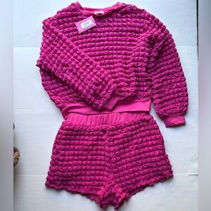 Pink bubble Textured Lounge Set.‎ Brand new with tags. Size large.